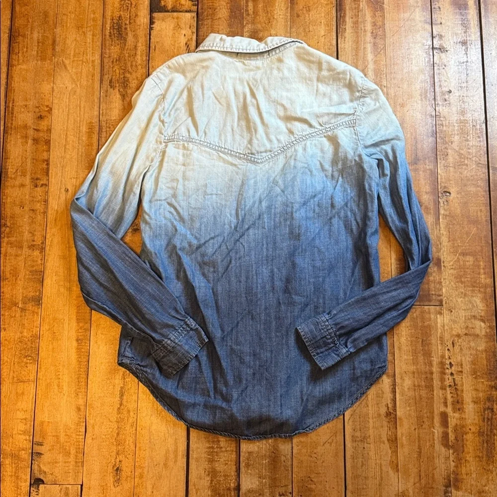 Forever 21 Blue Denim Shirt size small ombré - Picture 4 of 5